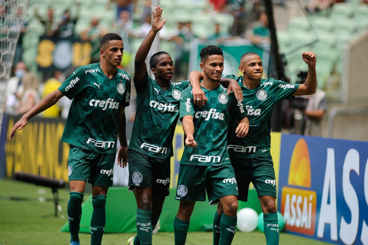 Palmeiras goleou o Santos por 4 a 0 na final da Copinha