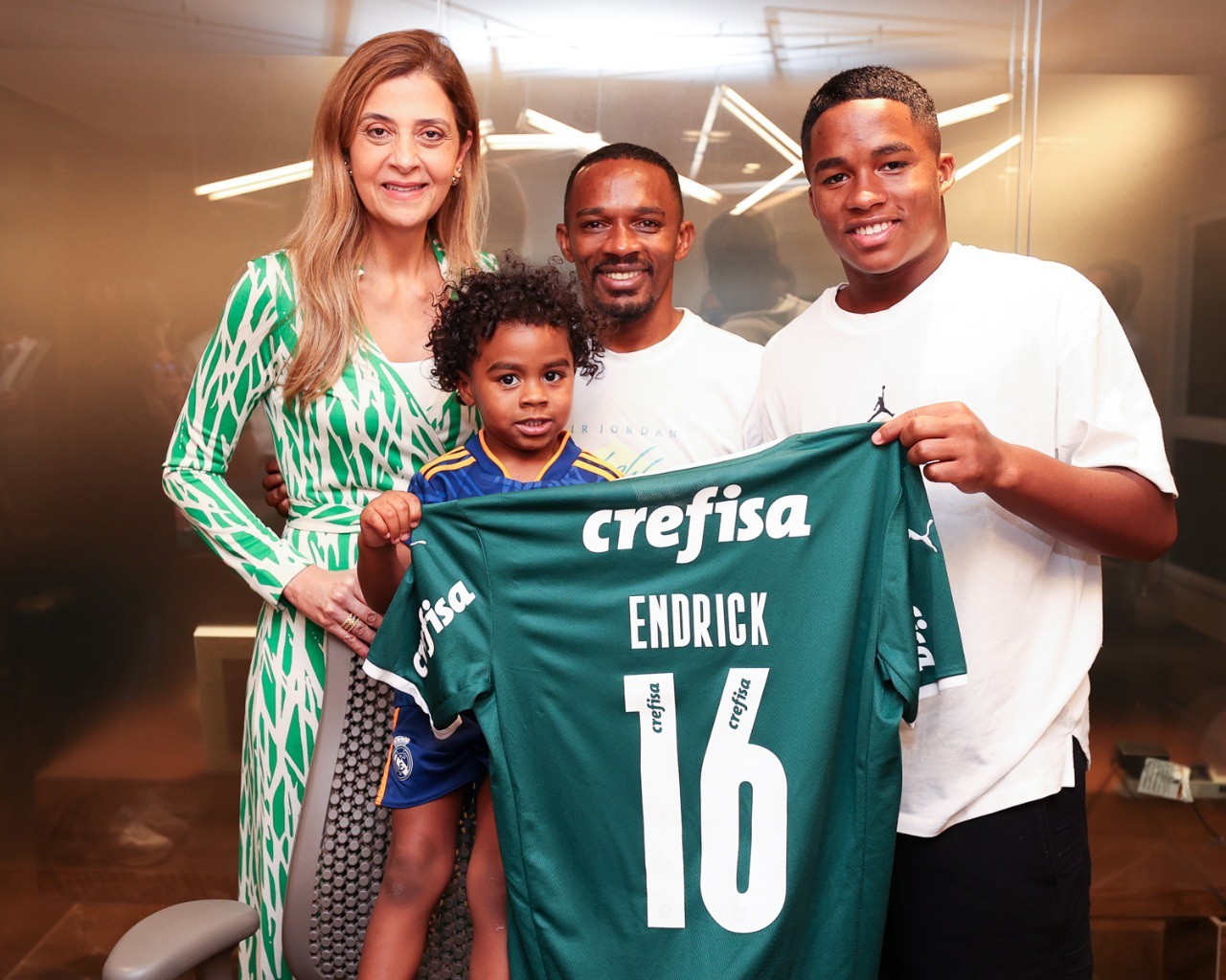 A presidente do Palmeiras, Leila Pereira, disse que o Palmeira concretizou "a maior negociação da história do futebol brasileiro"