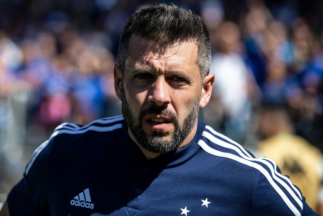 Paulo Pezzolano ajustou sistema defensivo do Cruzeiro, que só levou três gols em toda a Série B
