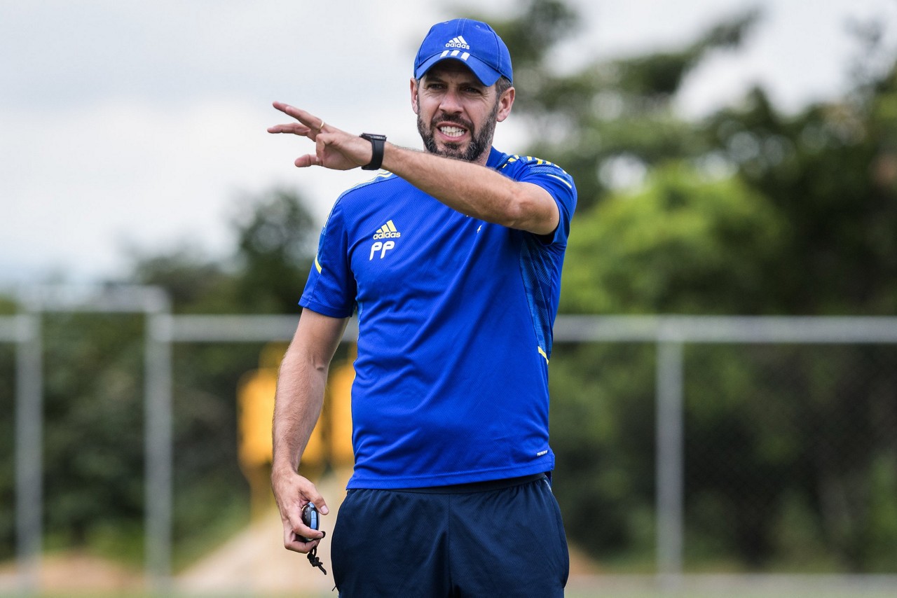 Paulo Pezzolano vive excelente fase no comando do Cruzeiro