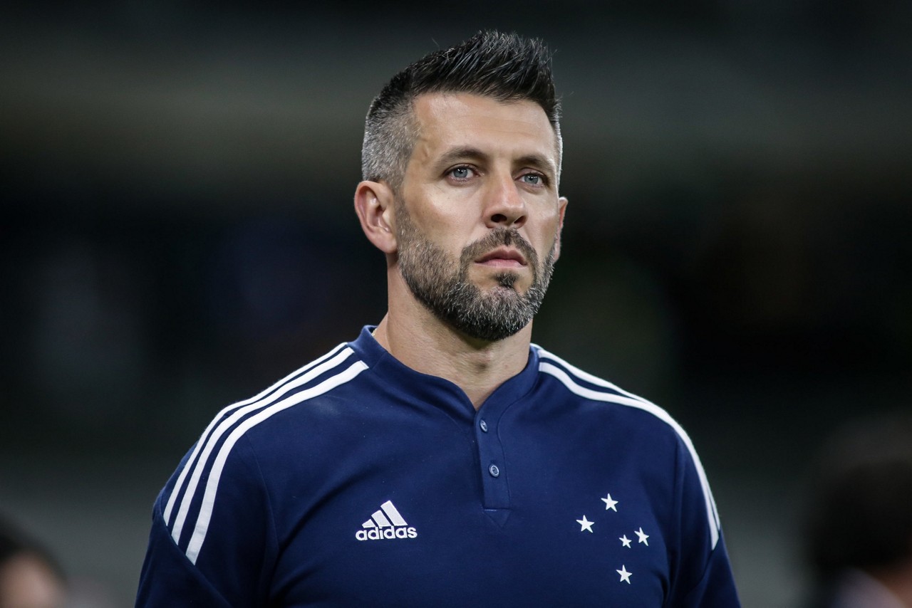 Após a derrota para o América, Paulo Pezzolano comunicou sua saída do Cruzeiro