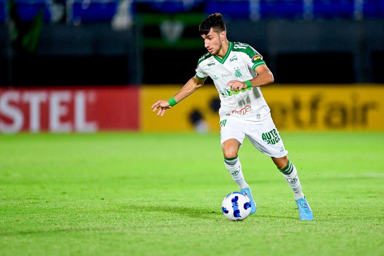 Jogador de 22 anos chegou nesta temporada para reforçar o setor ofensivo