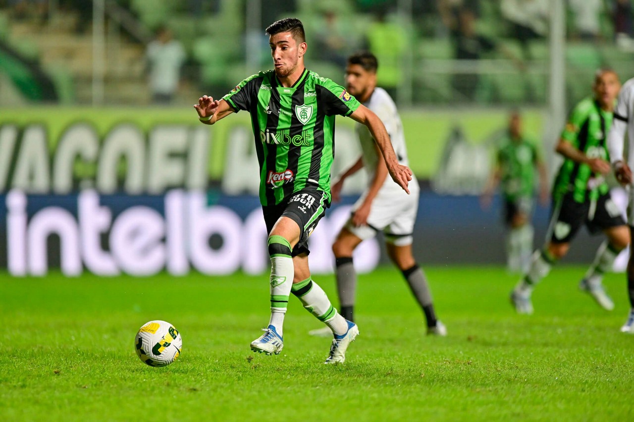 Pedrinho é um dos atacantes de velocidade do América