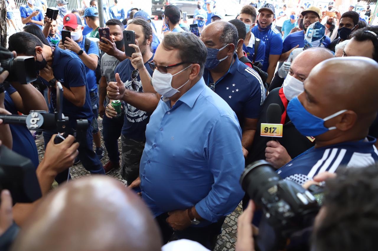 Pedro Lourenço foi ovacionado pela torcida celeste