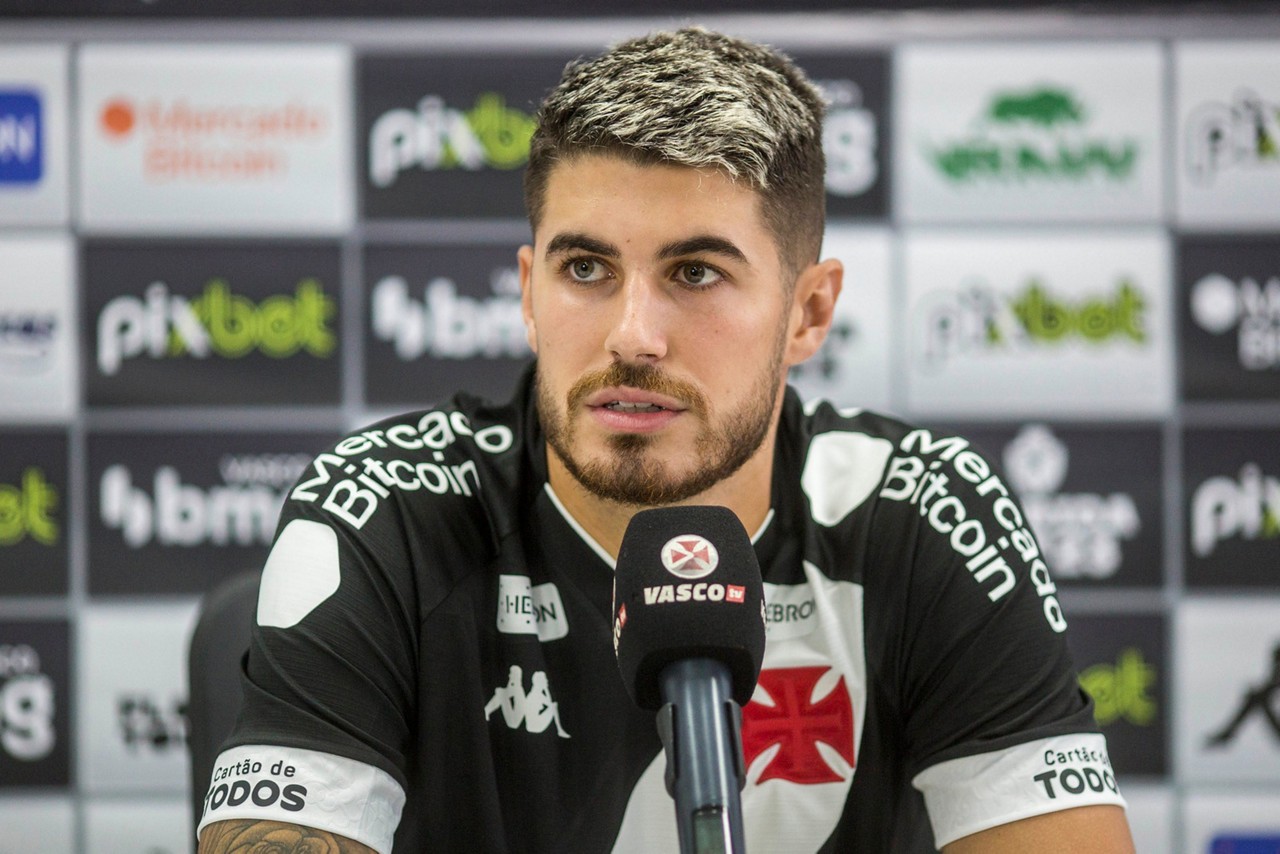 Vasco apresentou oficialmente Pedro Raul nesta segunda-feira (19)