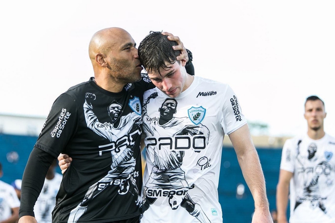 Filho de Pelé, Edinho hoje é técnico do Londrina, que fez até camisa em homenagem ao Rei do Futebol