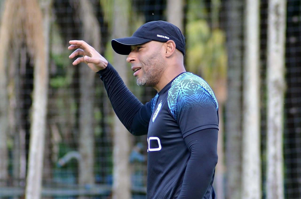 Edinho é técnico do Londrina