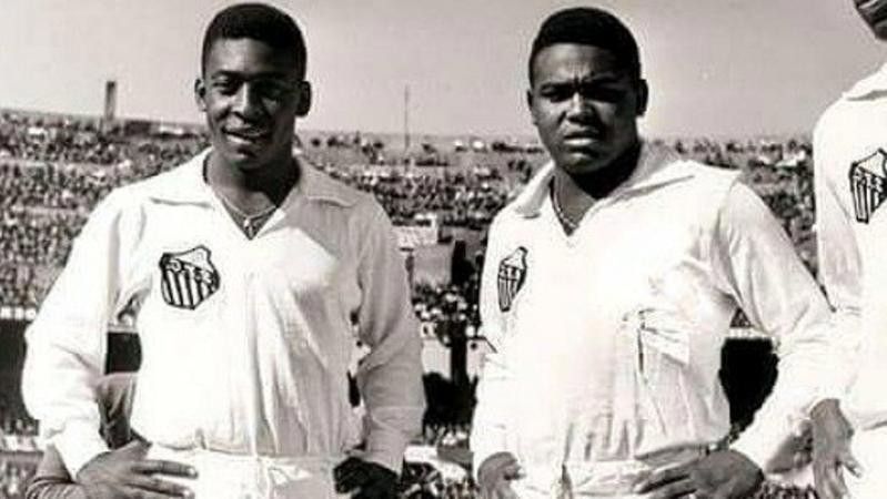 Com a camisa do Santos, Pelé encantou o mundo e quebrou vários recordes