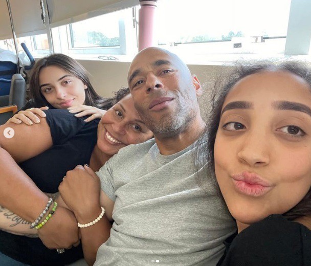 Filhos e netas de Pelé no hospital