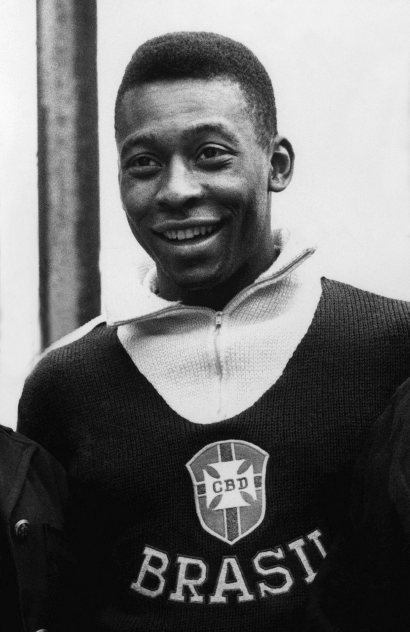 Pelé estreou pela seleção no Maracanã marcando um gol