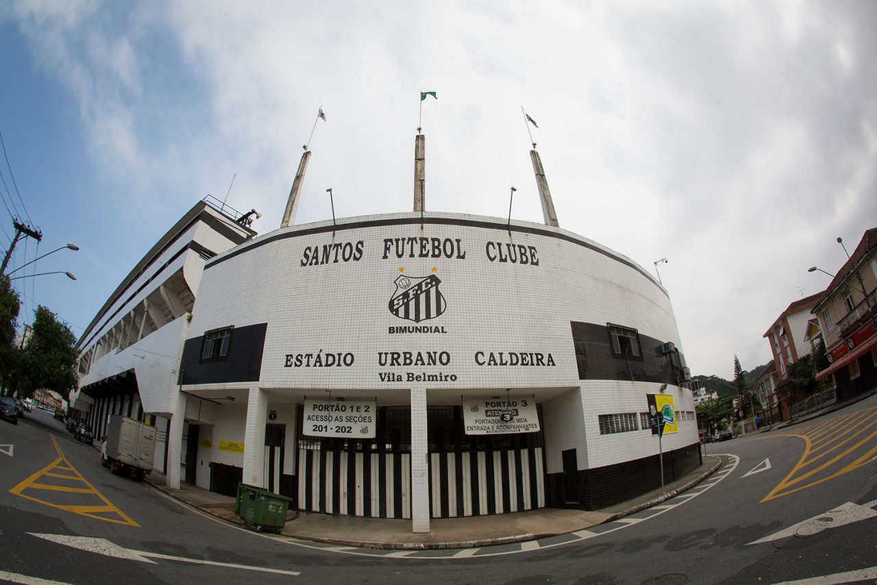 Estádio na região praiana, a Vila Belmiro  é tradicional casa do Peixe