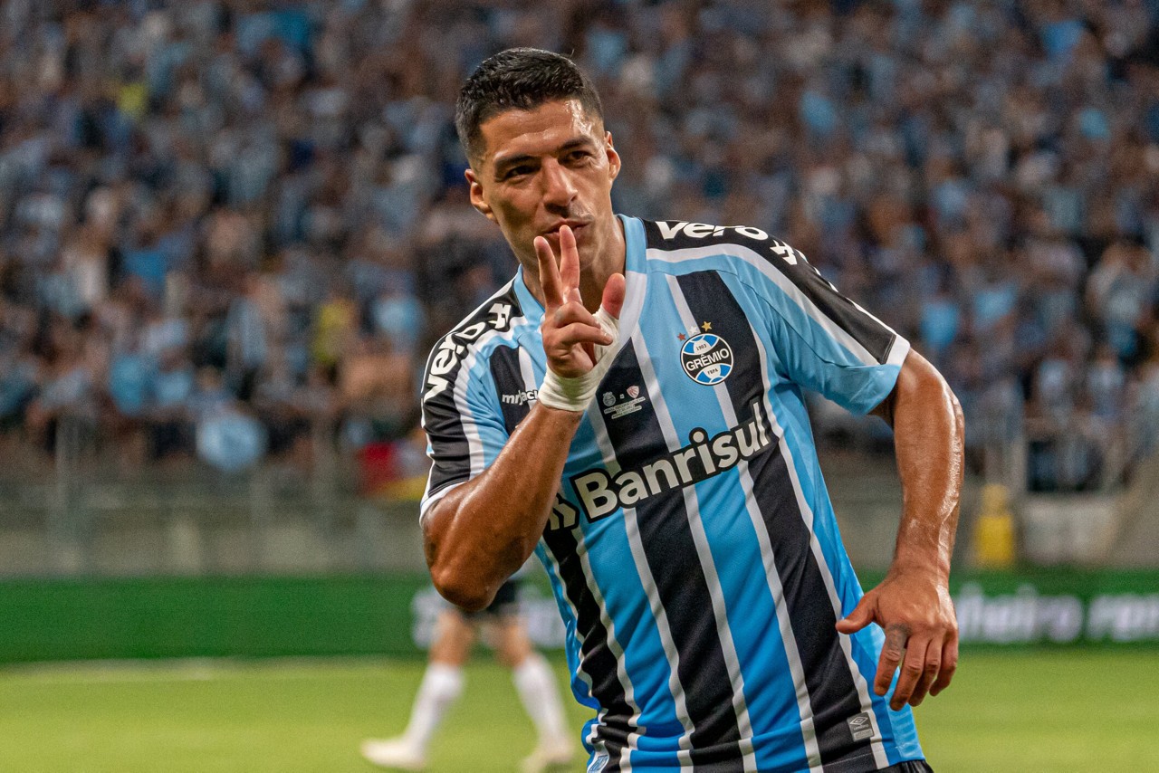 Pelo Grêmio, atacante uruguaio Luis Suárez fez sua melhor estreia da carreira,  na noite desta terça-feira (17)
