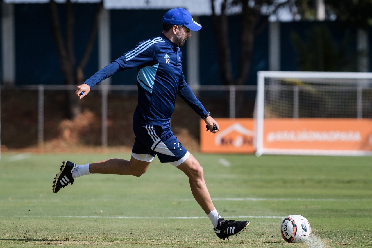 Paulo Pezzolano vai em busca de mais uma vitória na Série B do Campeonato Brasileiro