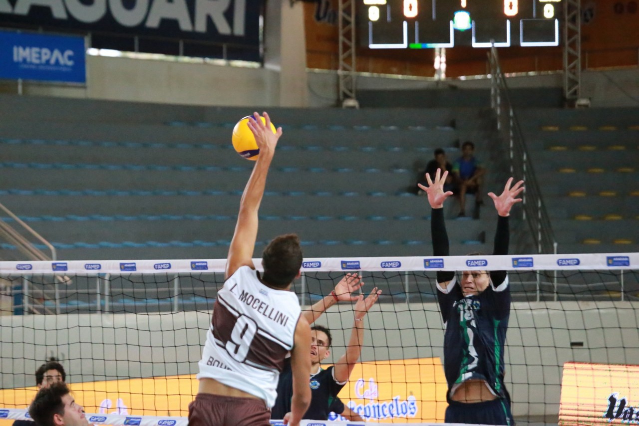 Policial Voley bate Bohemios por 3 sets a 1 no Sul-Americano