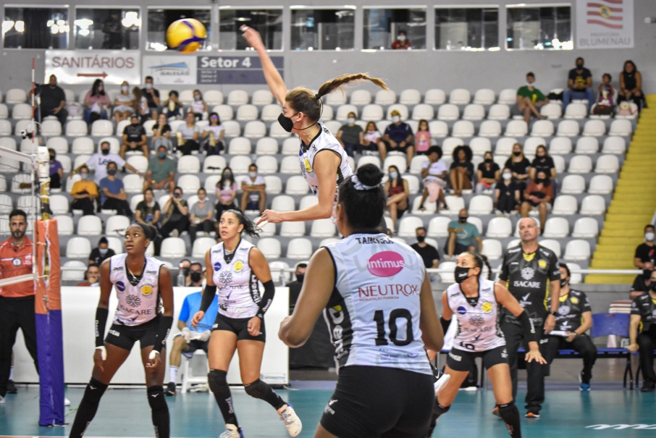 Praia é o atual líder da Superliga feminina de vôlei