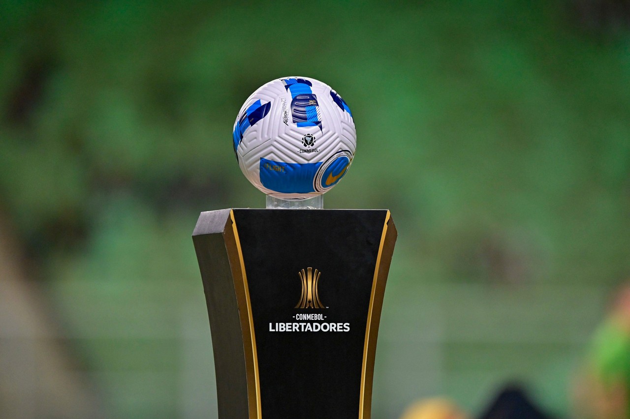 Coelho entra em campo pela Libertadores