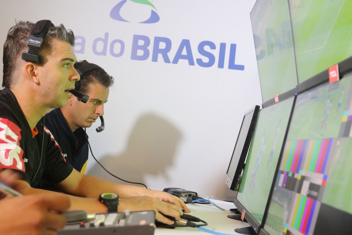 Introdução do árbitro de vídeo na Copa do Brasil se deu nas quartas de final do torneio nacional
