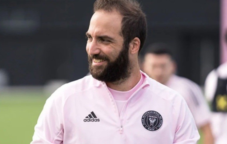 Gonzalo Higuaín anunciou sua aposentadoria do futebol