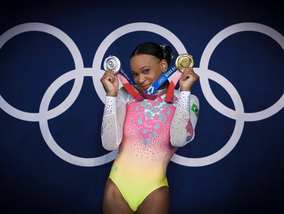 Rebeca entrou para a história com duas medalhas olímpicas em Tóquio, um ouro e uma prata