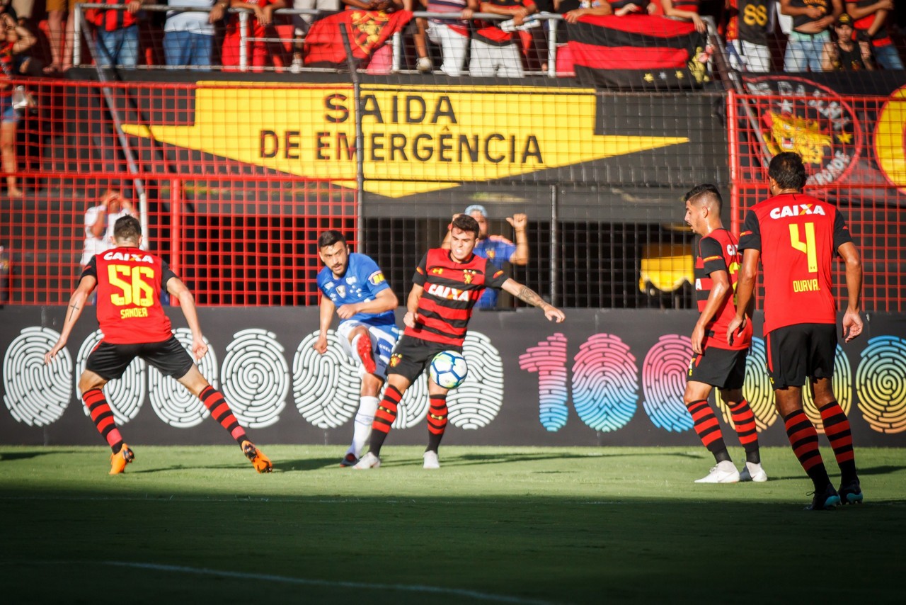 Robinho não enfrenta o Atlético, no próximo domingo, no Mineirão