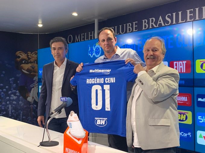 Rogério Ceni é apresentado na Toca da Raposa 2