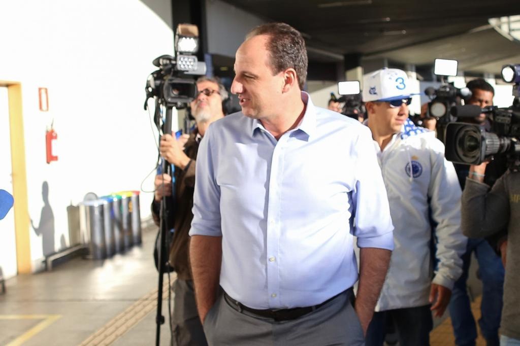 Rogério Ceni promete estilo de jogo mais agressivo