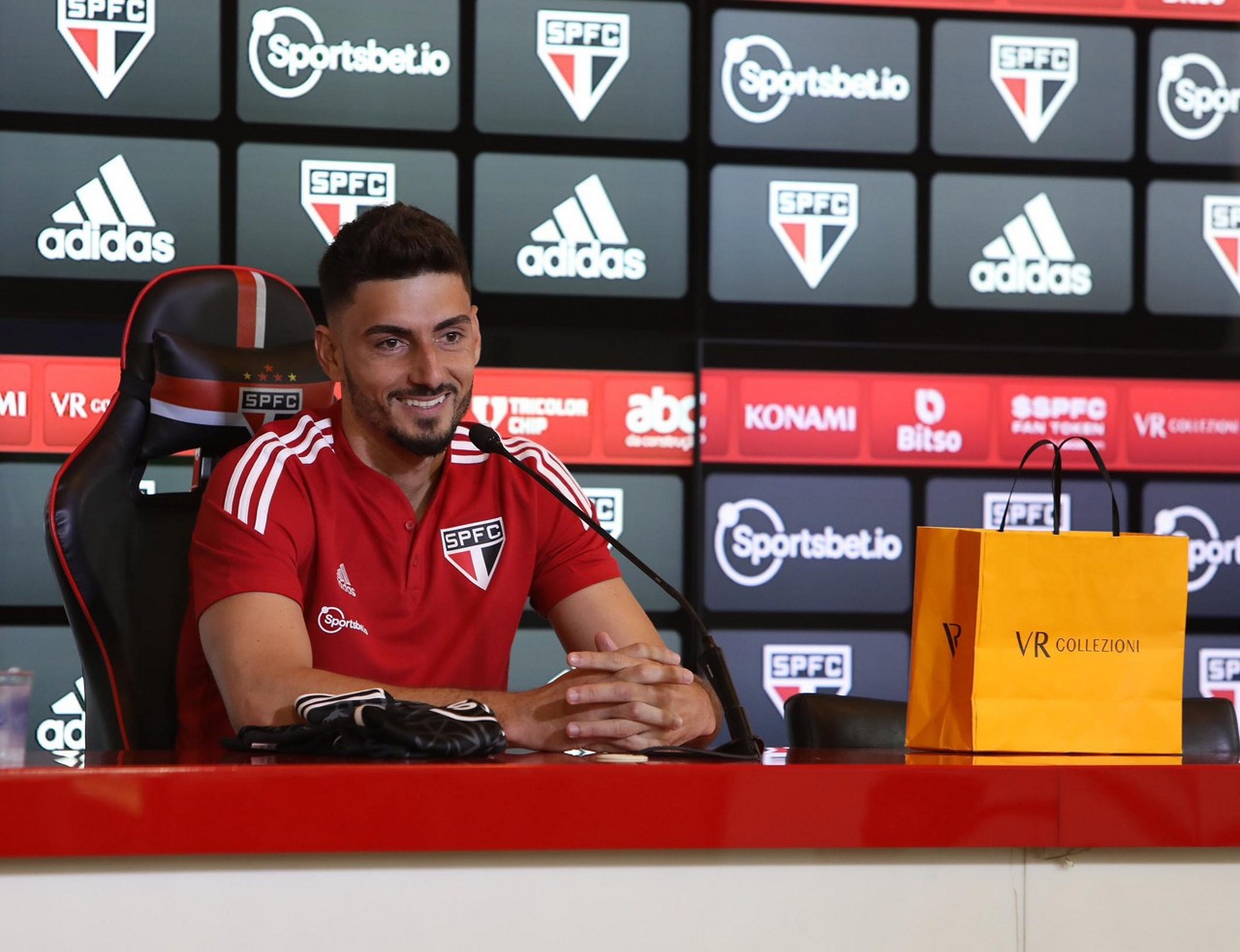 Rafael foi apresentado como reforço do São Paulo