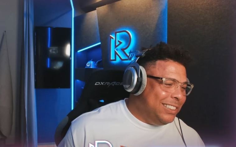 Ronaldo fez uma live em um de seus canais na internet