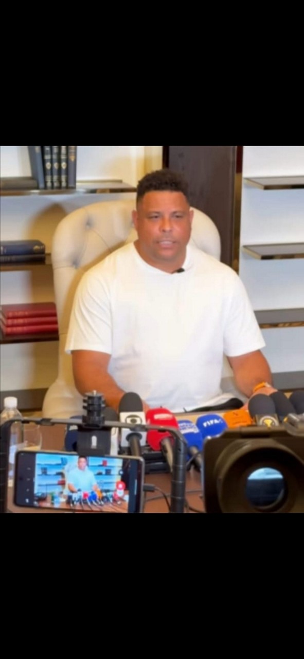 Durante entrevista no Catar, Ronaldo afirmou que contratação de técnico estrangeiro seria boa opção para a Seleção