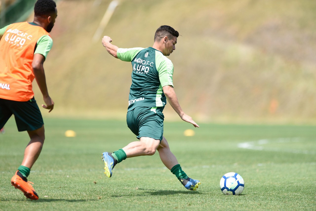 Meia Ruy espera estar 100% para o jogo com o Botafogo
