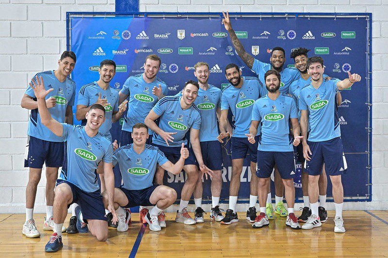 Elenco do Sada Cruzeiro se apresentou no Barro Preto, na capital mineira, para a pré-temporada