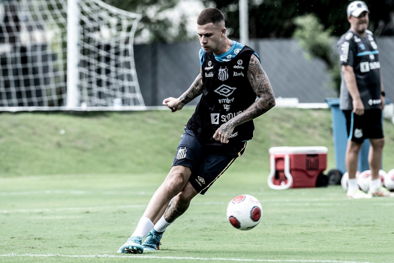 Jobson, volante do Santos