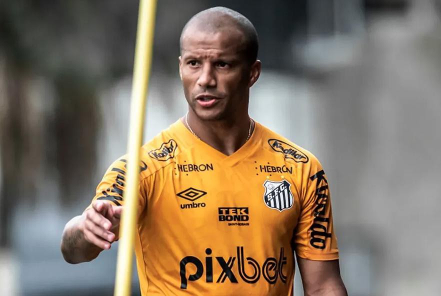 Carlos Sanchez não é mais jogador do Santos