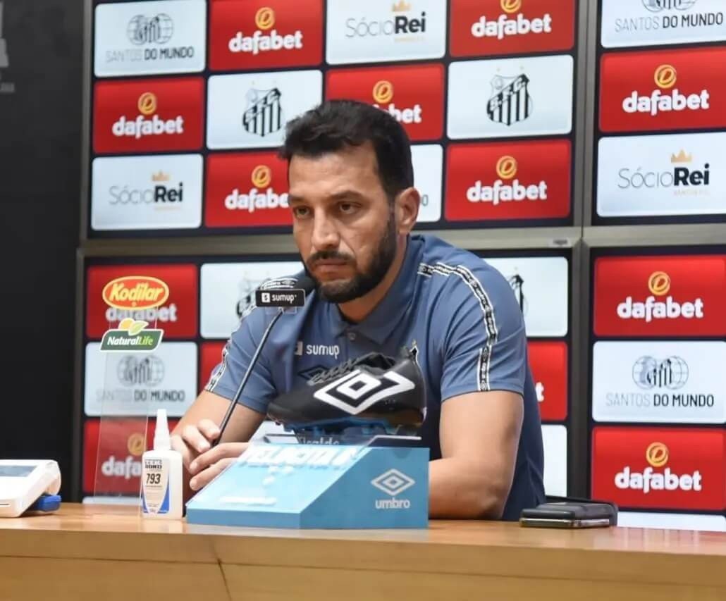 Edu Dracena pede demissão do Santos