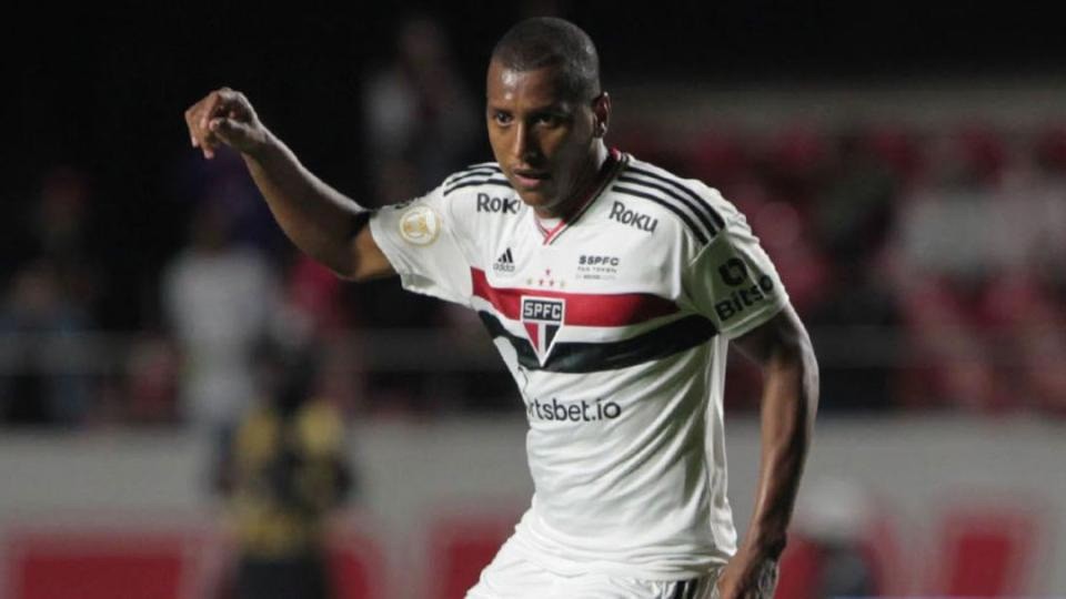 Zagueiro Luizão, revelado pelo São Paulo e que foi contratado pelo West Ham, da Inglaterra