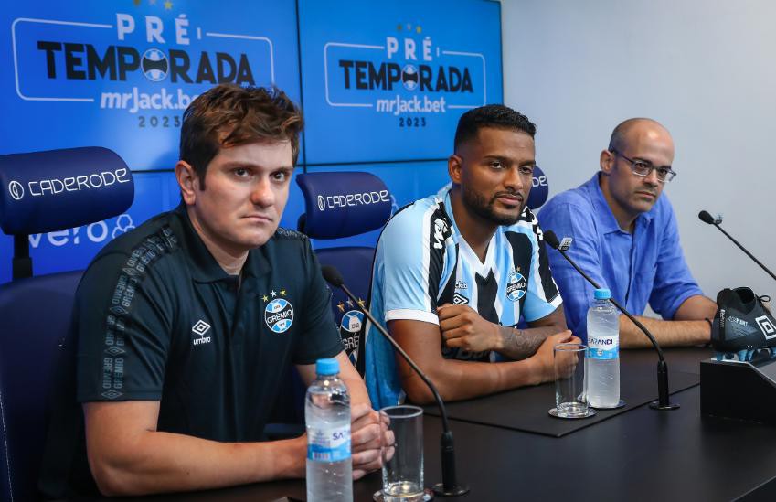 Reinaldo foi apresentado como novo reforço do Grêmio
