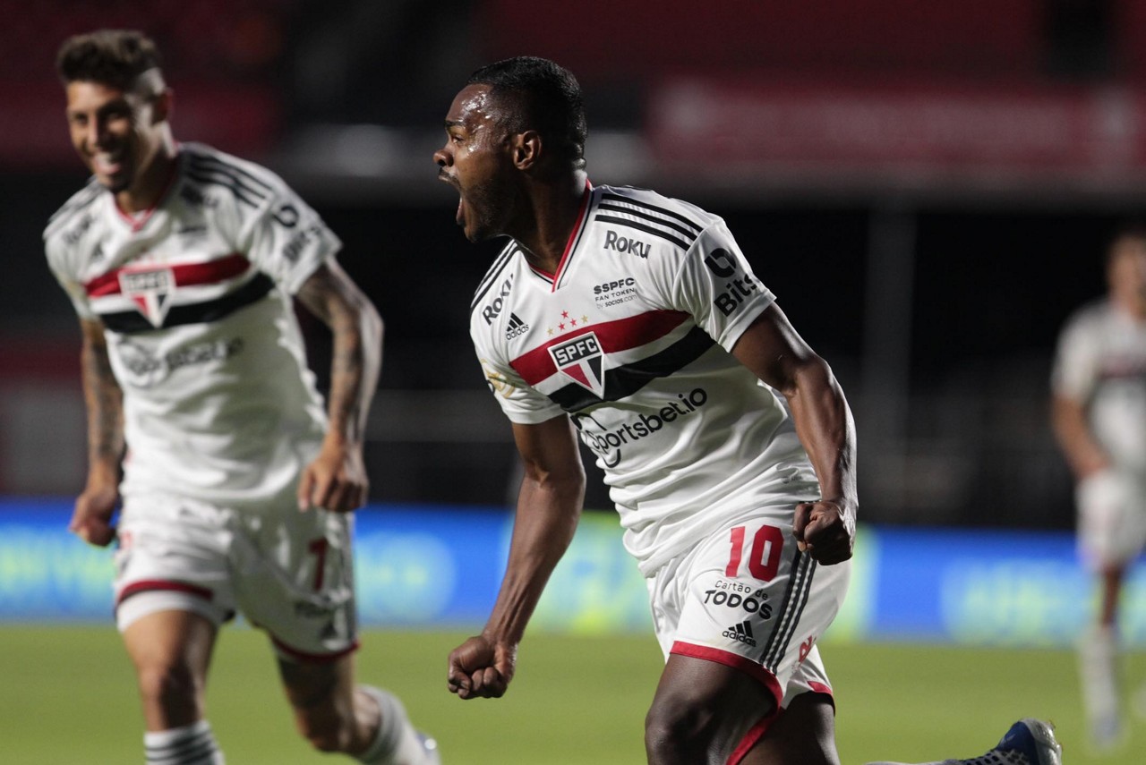 Ex-Atlético, Nikão marcou primeiro gol com a camisa do São Paulo contra o Cuiabá, no Morumbi