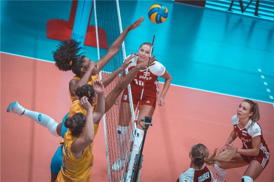 Seleção feminina de vôlei perde para a Polônia no Torneio de Montreux