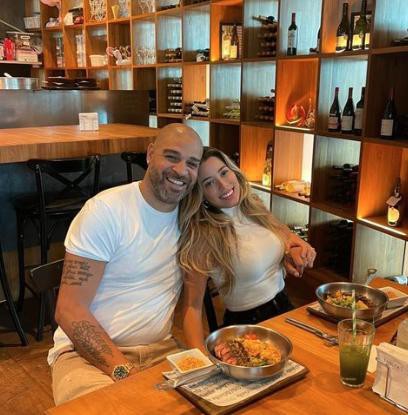 Adriano Imperador e Micaela Mesquita