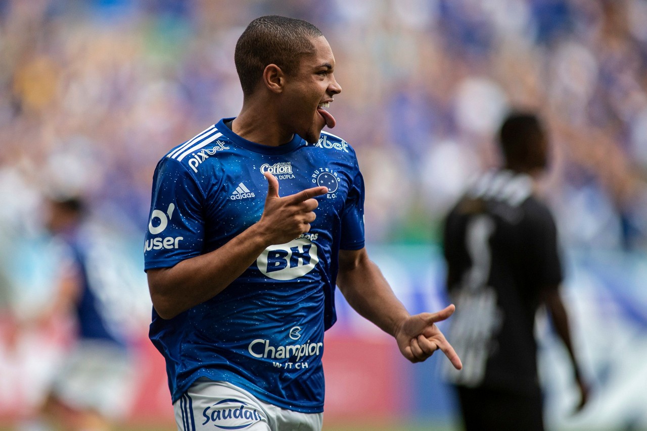Vitor Roque é considerado titular da Raposa