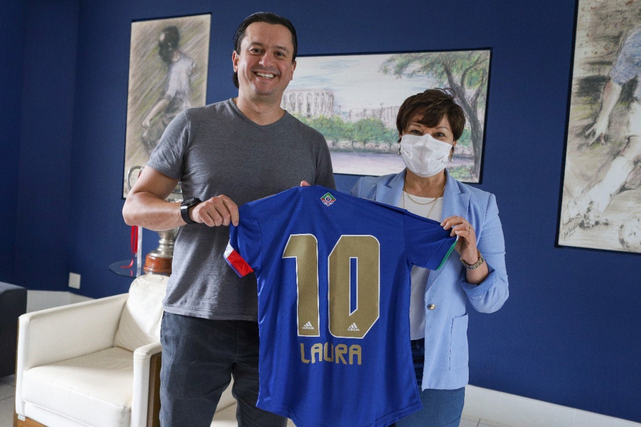 Sérgio Santos Rodrigues, presidente do Cruzeiro, e Laura Medioli, presidente da Sempre Editora
