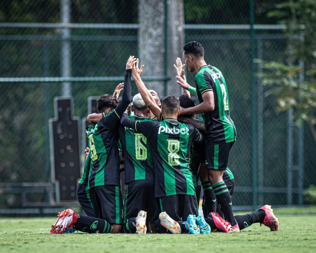 Gols foram marcados por Samuel, Adyson e Renato Marques