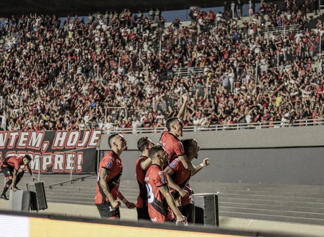 Atlético-GO avança na Sul-Americana