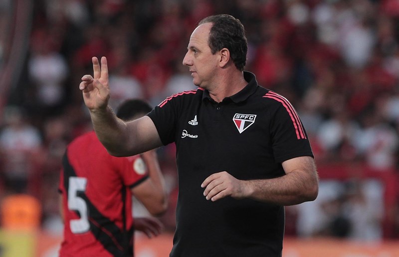 Técnico Rogério Ceni, do São Paulo