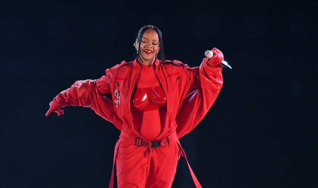 Rihanna se apresentou no intervalo do Super Bowl de número 57