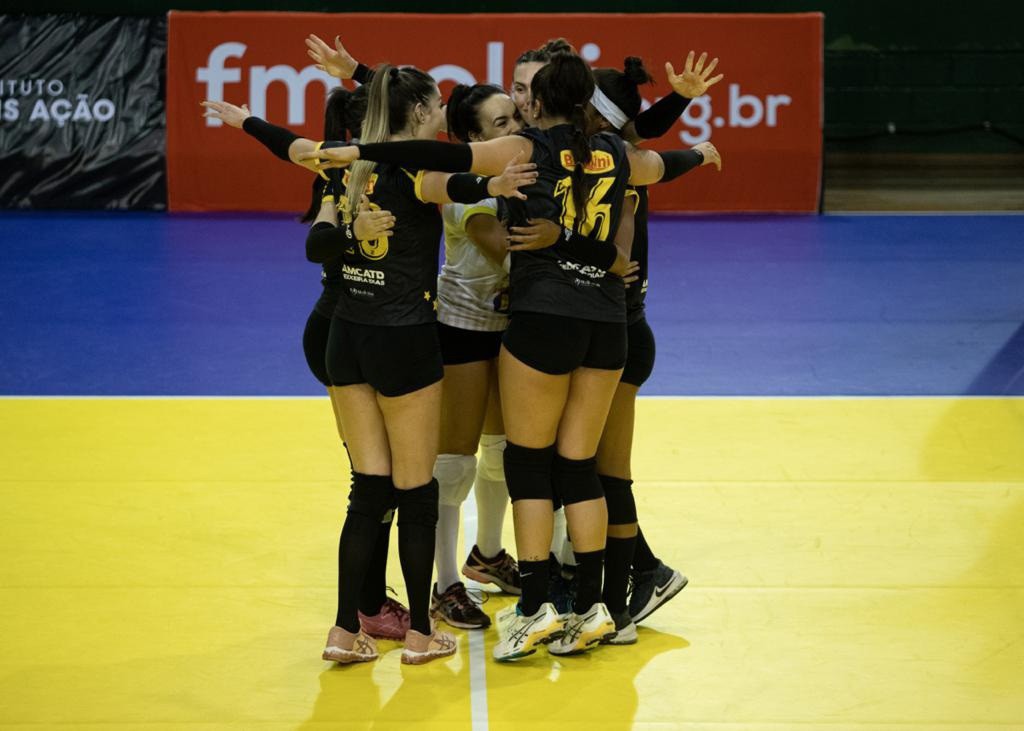 Mais Ação precisou de cinco sets para vencer time do Guarujá