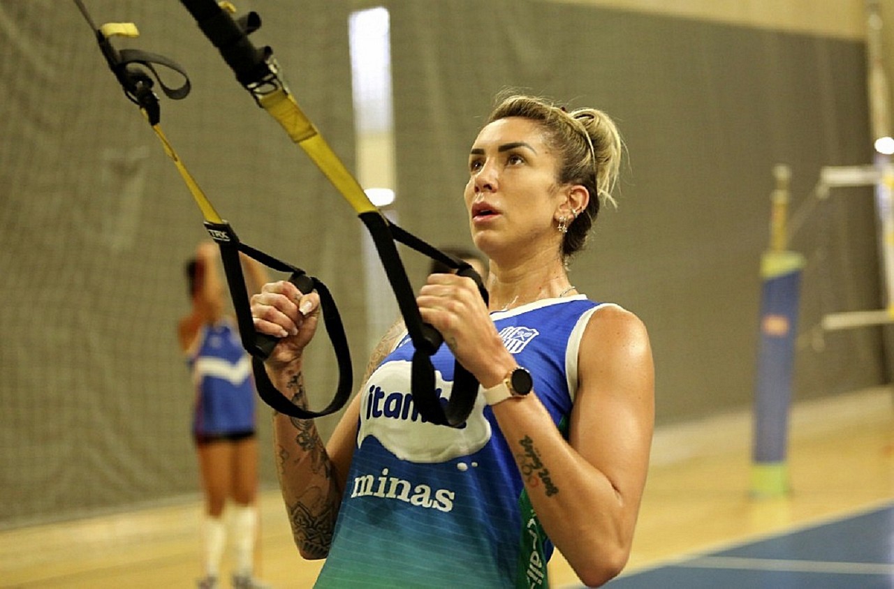 Thaisa foi eleita a segunda melhor central da última edição da Superliga