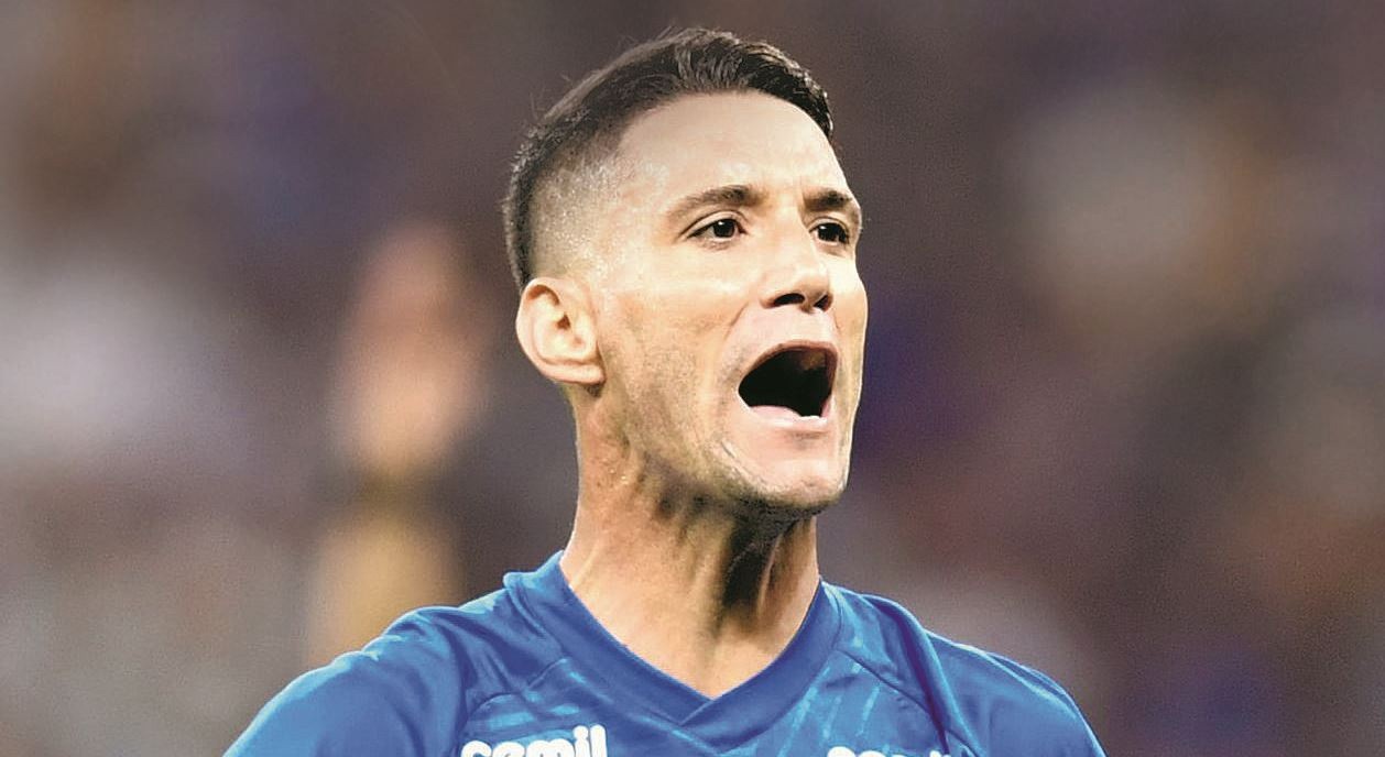 "Primeiro você tem que respeitar a história do Cruzeiro e os jogadores que aqui estão. Se você (Mauro Cezar) acha que dá para passar, na quarta a gente resolve isso. E outra coisa, não foi o Flamengo que jogou mal, foi o Cruzeiro que jogou muita bola!"