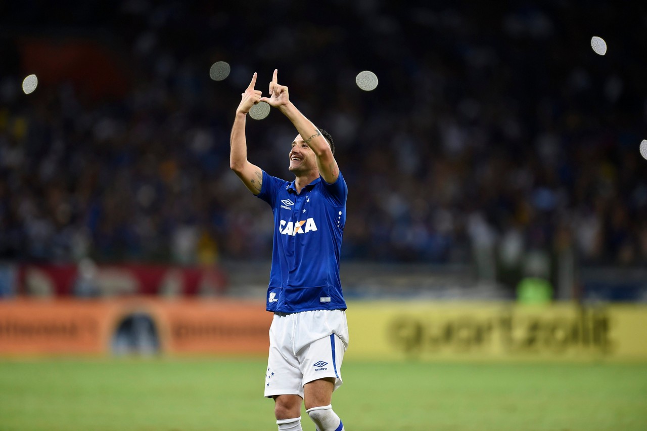 Thiago Neves não perdeu a oportunidade de alfinetar o rival e ainda comentou sobre a noite de BH