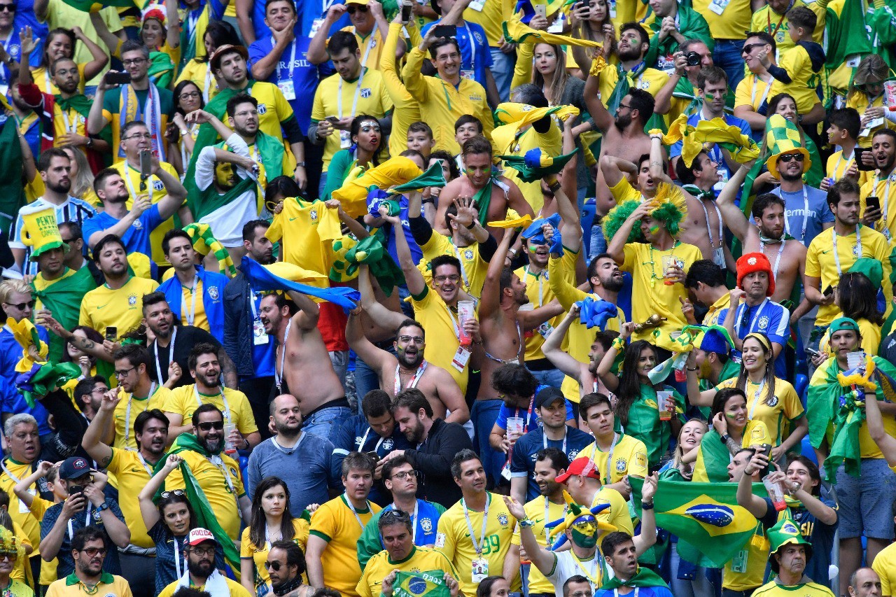 Seleção brasileira tem mais apoiadores entre quem se considera de esquerda